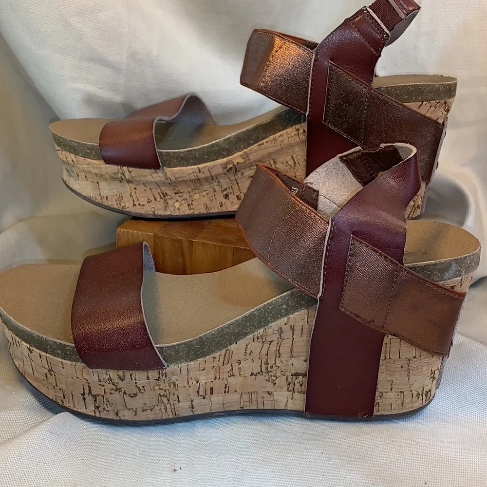 Corkys almost NEW cork wedge sandals